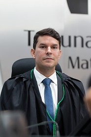 Aprovado por unanimidade na ALMT, Alisson Alencar toma posse como conselheiro do TCE-MT 