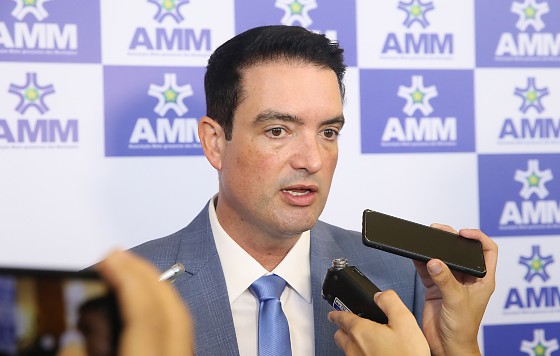 LÉO AMM PRESIDENTE.jpg