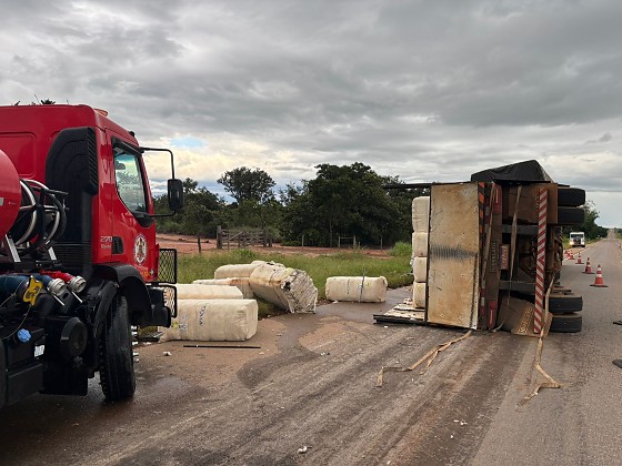 carreta tombadamt130.jpg