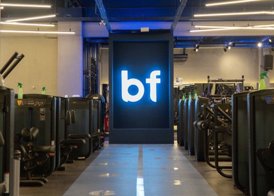 Falha em aparelho garante indenização a aluno ferido na Bluefit, decide TJMT