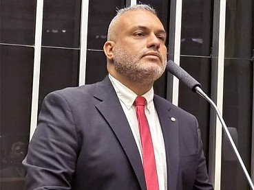 Projeto determina que cemitérios tenham áreas para pets e autoriza enterro de animais em jazigos da família