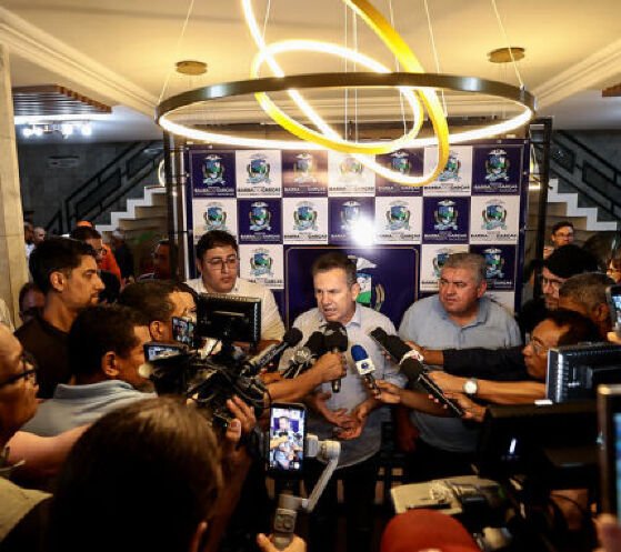O governador Mauro Mendes (União Braisl) em coletiva no interior do estado. 