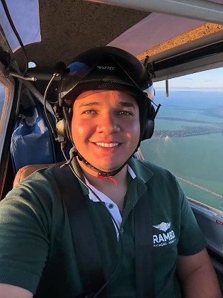 Jovem que morreu em acidente aéreo em Primavera deixou emprego em Cooperativa para realizar sonho de ser piloto