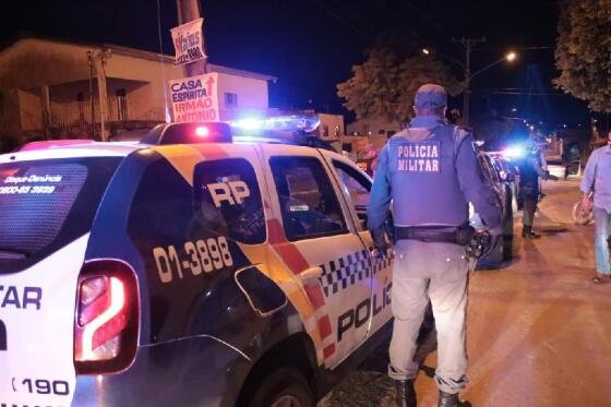 Grupo é apontado como responsável por tentativa de homicídio na noite anterior e por envolvimento em assassinato recente na cidade.