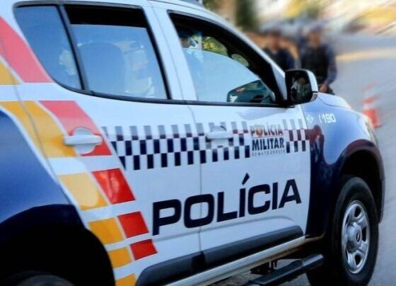 Dupla foi detida em flagrante por lesão corporal e ameaça e encaminhada à Central de Flagrantes.