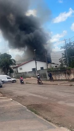Corpo de Bombeiros de Primavera é acionado para combate a incêndio em comércio em Paranatinga