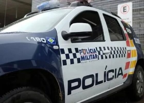 Mulher conseguiu escapar das agressões e foi encaminhada à rede de apoio; suspeito foi levado à delegacia.