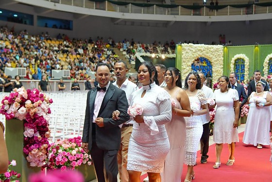 Casais de Primavera do Leste participam do Casamento Abençoado em cerimônia com mais de 900 matrimônios