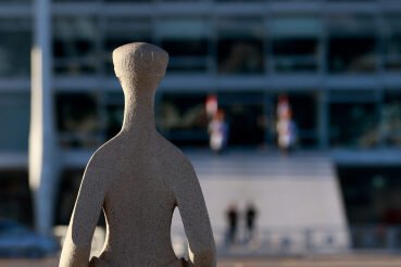 STF afasta aposentadoria especial para vigilantes por exposição a perigo