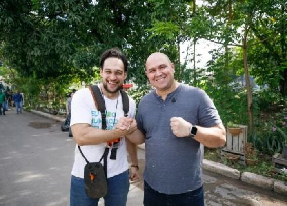 O diretor-geral da Empresa Cuiabana de Zeladoria e Serviços Urbanos – Limpurb, Felipe Wellaton (PRD), e o prefeito de Cuiabá, Abilio Brunini (PL).