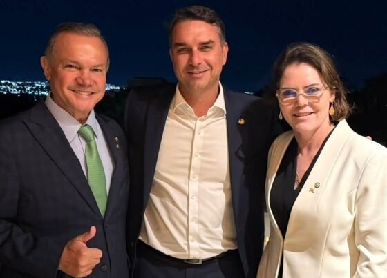 Os senadores Wellington Fagundes e Flávio Bolsonaro, e a deputada federal Coronel Fernanda - da esquerda para a direita. 