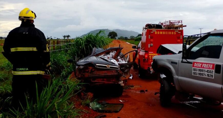 Corpo de Bombeiros socorre vítima e realiza desencarceramento de corpo após grave acidente