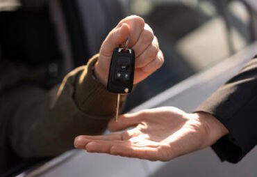 Justiça anula cobrança  de R$ 4,2 mil  da Localiza após acidente sem culpa do motorista em Cuiabá