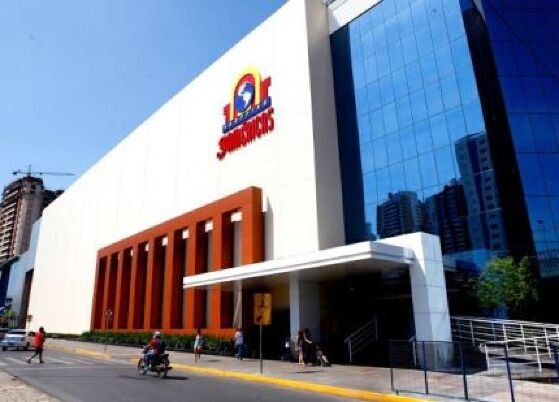 Gerente de loja reconheceu suspeito após furto de camisas ainda com etiqueta no shopping.