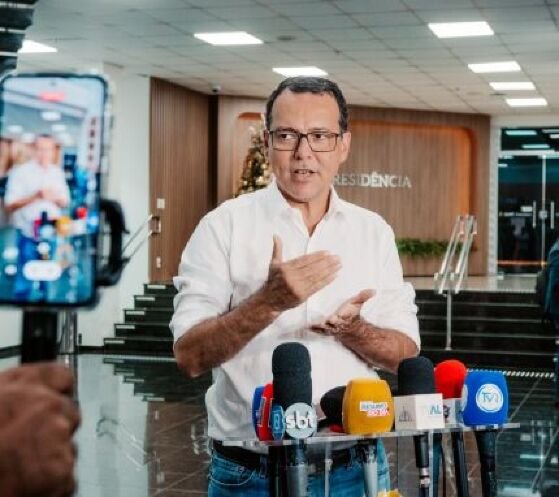 Lúdio diz que Flávio Bolsonaro tenta 