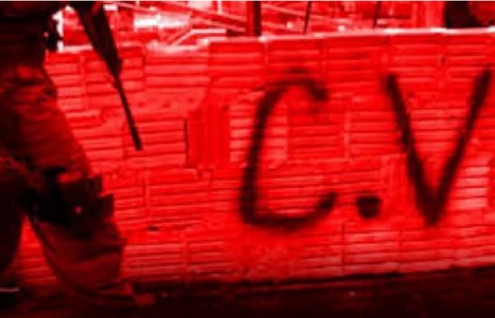 Crime foi ordenado remotamente e terminou com prisões em táxi e no balneário municipal.