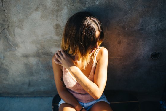 Vítima afirma que também foi agredida pela ex-esposa do companheiro durante a confusão.