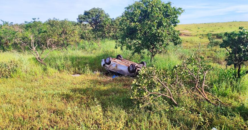 Capotamento com três vítimas na BR 070 mobiliza socorristas de Primavera do Leste
