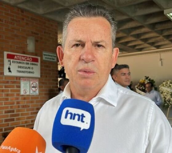 O governador Mauro Mendes (União Brasil) acompanhou o velório de Dona Maria, mãe do ex-governador Dante de Oliveira. 