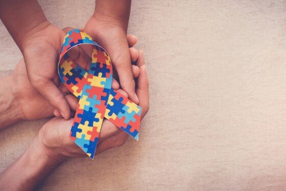 TJMT obriga companhia aérea a conceder desconto de 80% para acompanhante de criança autista