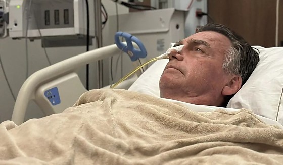 Bolsonaro está na UTI com broncopneumonia, diz boletim médico