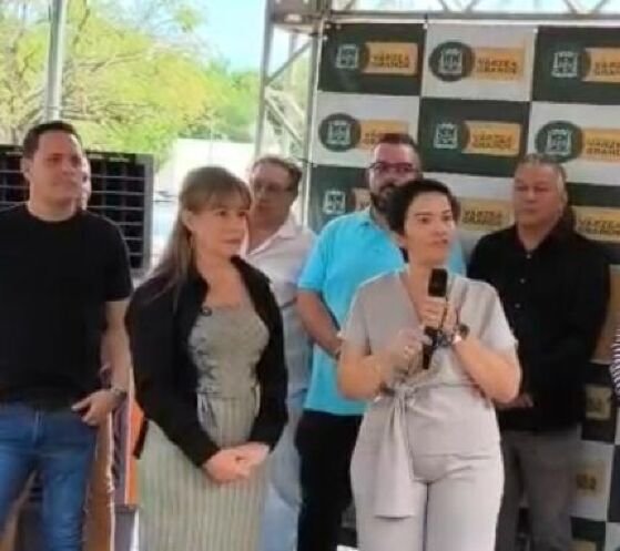 Flávia “reassume” Educação e posse de secretária reúne aliados do Republicanos.