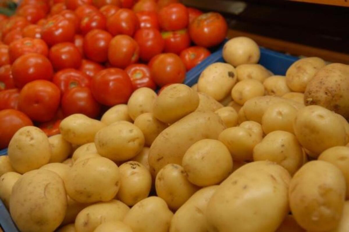 Chuvas disparam preço do tomate e da batata, elevando cesta básica a R$ 859