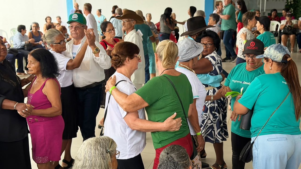 Idosos de Primavera do Leste participam de passeio em Poxoréu, MT